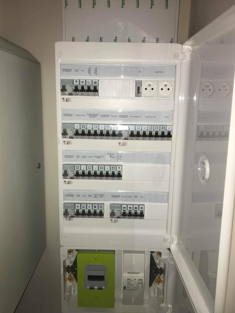 Borne de recharge véhicule électrique